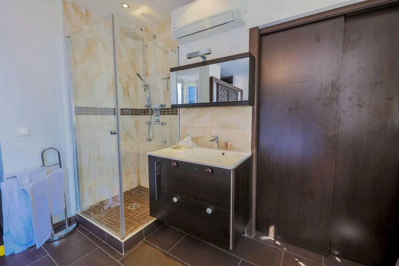 Au Beau Rivage Ap2049 By Riviera Holiday Homes Nice 0*,  Francie